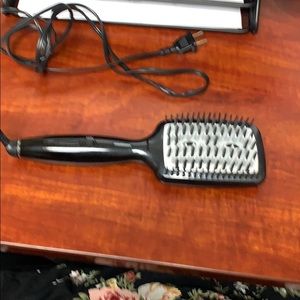 Infiniti pro by conair hairbrush hair straightener